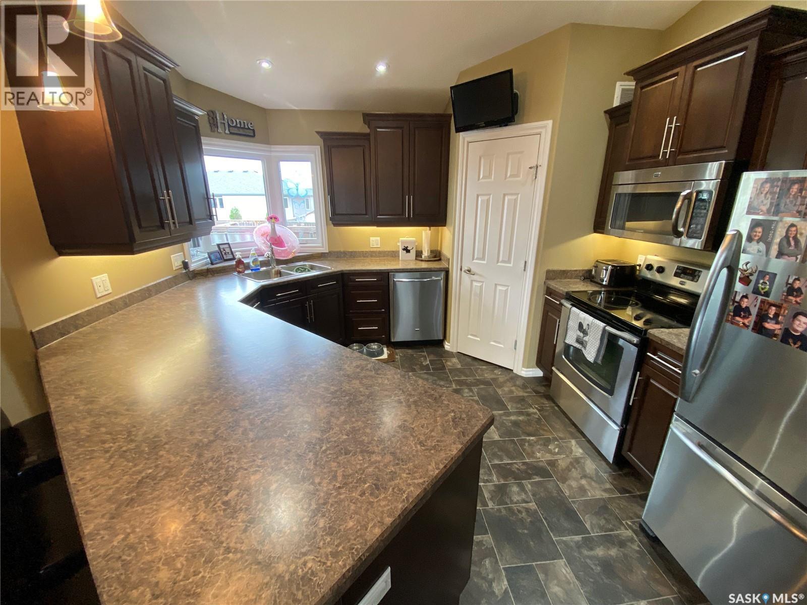 54 Madge Way, Yorkton, SK - Indoor Photo Showing Kitchen