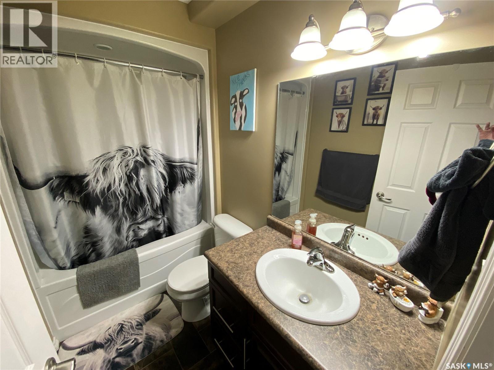 54 Madge Way, Yorkton, SK - Indoor Photo Showing Bathroom