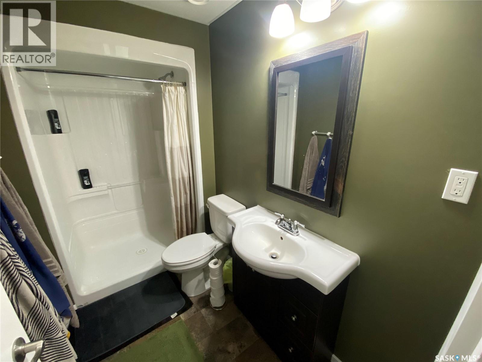 54 Madge Way, Yorkton, SK - Indoor Photo Showing Bathroom