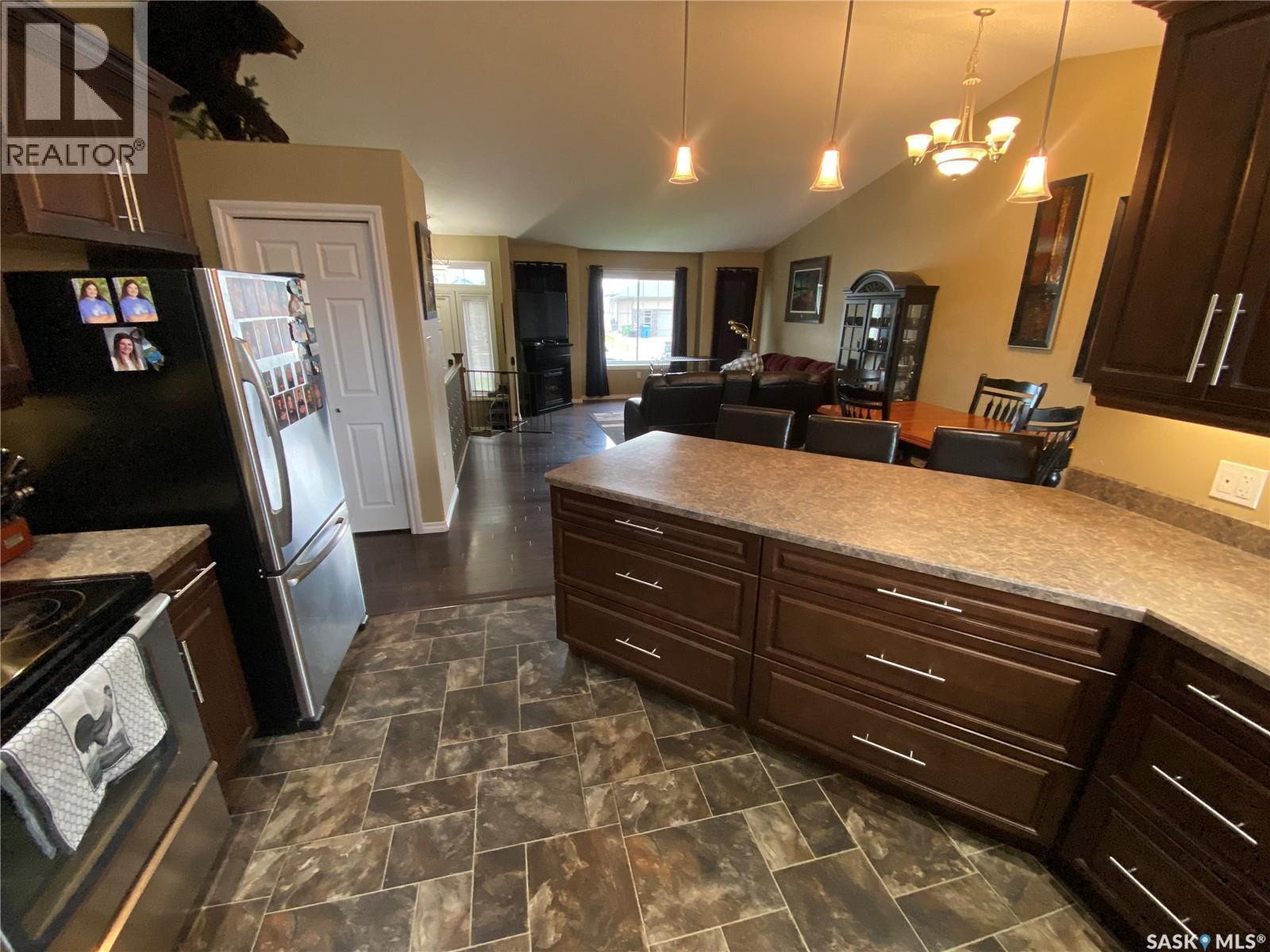 54 Madge Way, Yorkton, SK - Indoor Photo Showing Kitchen