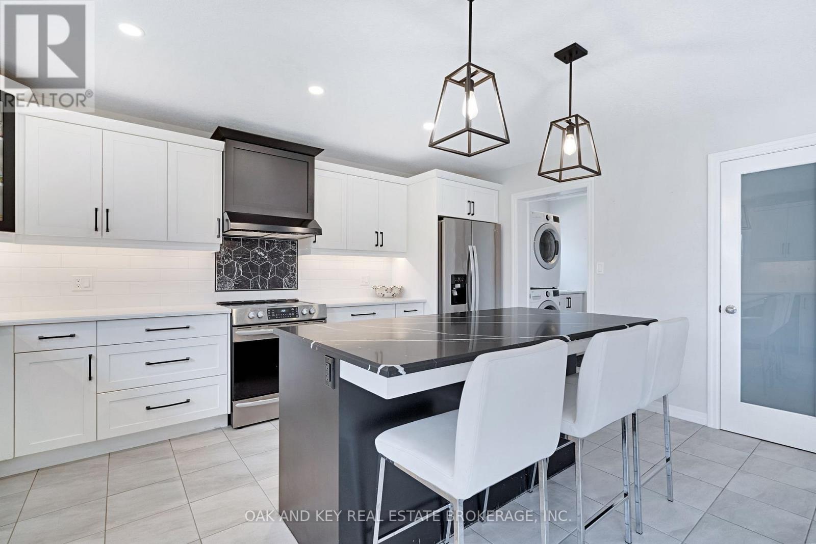 48 Ambrosia Path, St. Thomas, ON - Indoor Photo Showing Kitchen With Stainless Steel Kitchen With Upgraded Kitchen