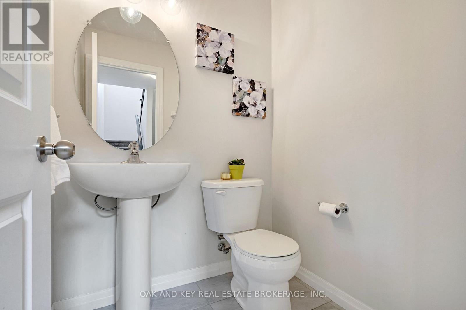 Powder room - main level. - 48 Ambrosia Path, St. Thomas, ON - Indoor Photo Showing Bathroom