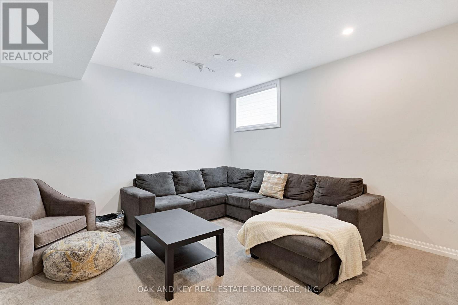 48 Ambrosia Path, St. Thomas, ON - Indoor Photo Showing Living Room