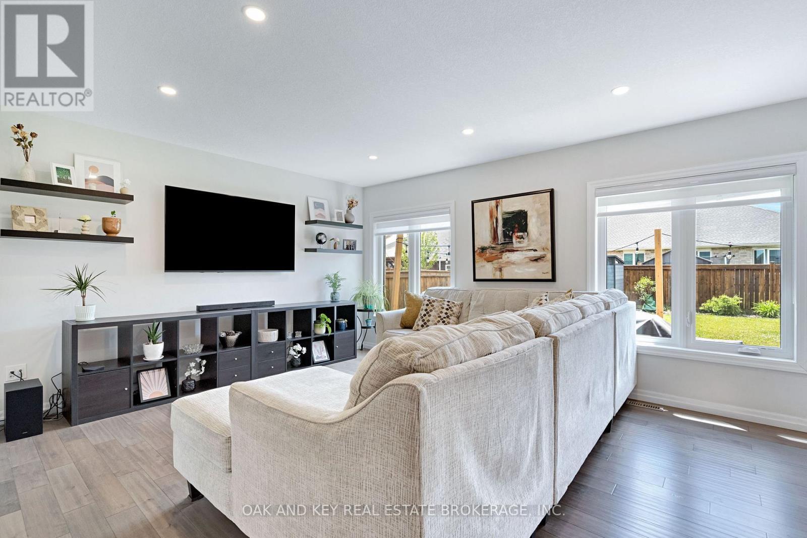 48 Ambrosia Path, St. Thomas, ON - Indoor Photo Showing Living Room