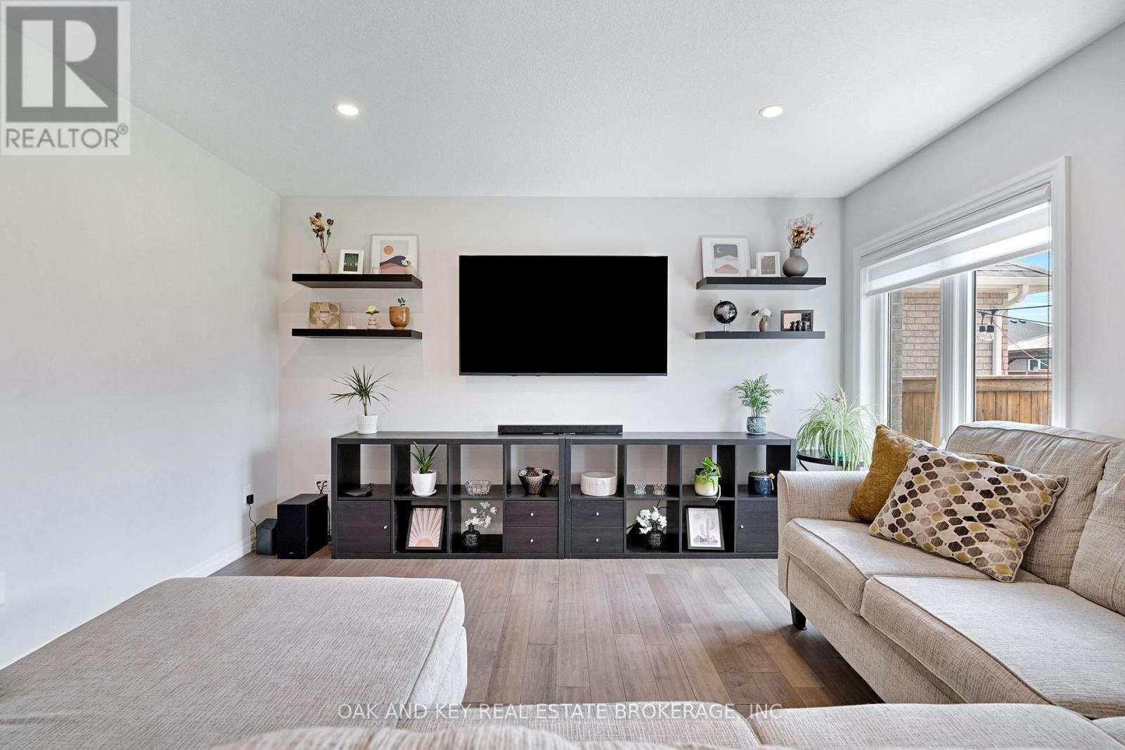 48 Ambrosia Path, St. Thomas, ON - Indoor Photo Showing Living Room
