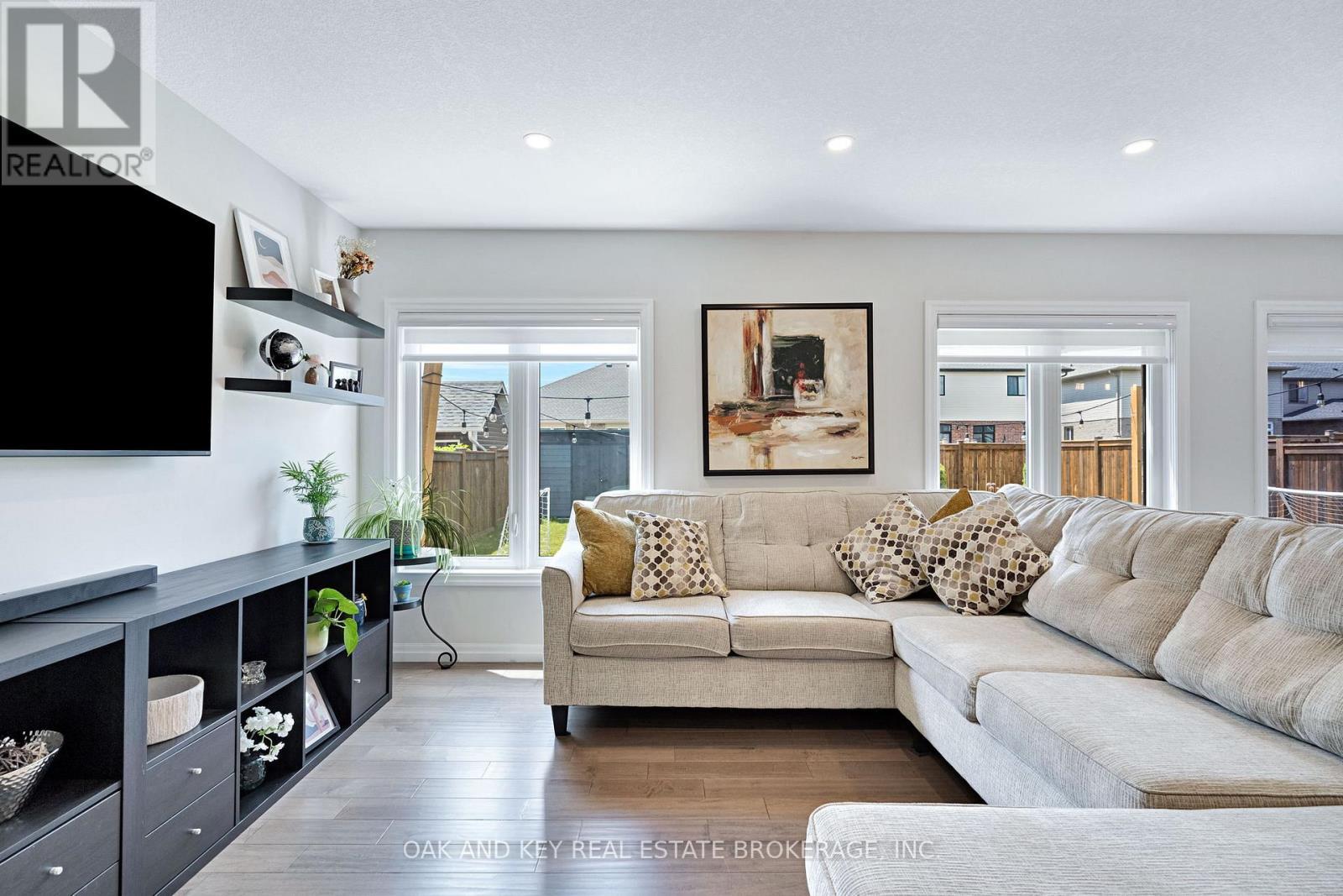 48 Ambrosia Path, St. Thomas, ON - Indoor Photo Showing Living Room