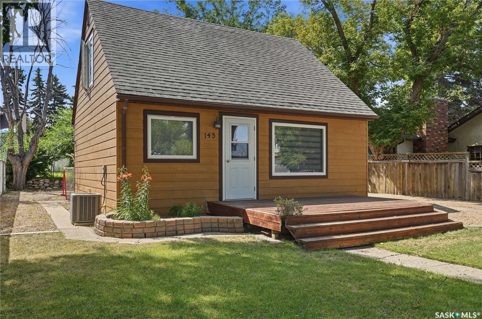 145 Lillooet Street E, Moose Jaw, SK - Outdoor