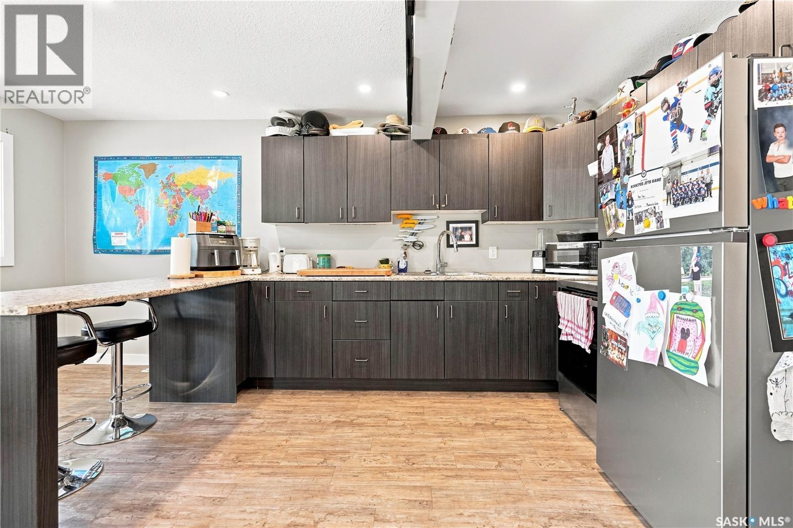 145 Lillooet Street E, Moose Jaw, SK - Indoor Photo Showing Kitchen