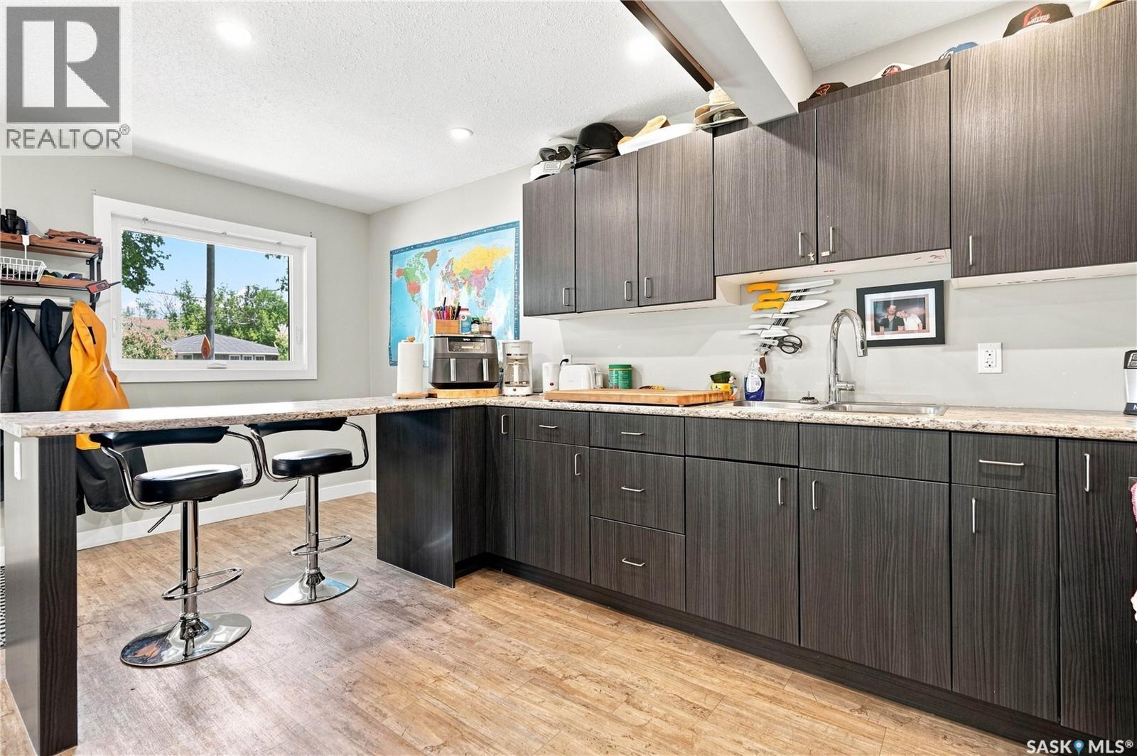 145 Lillooet Street E, Moose Jaw, SK - Indoor Photo Showing Kitchen