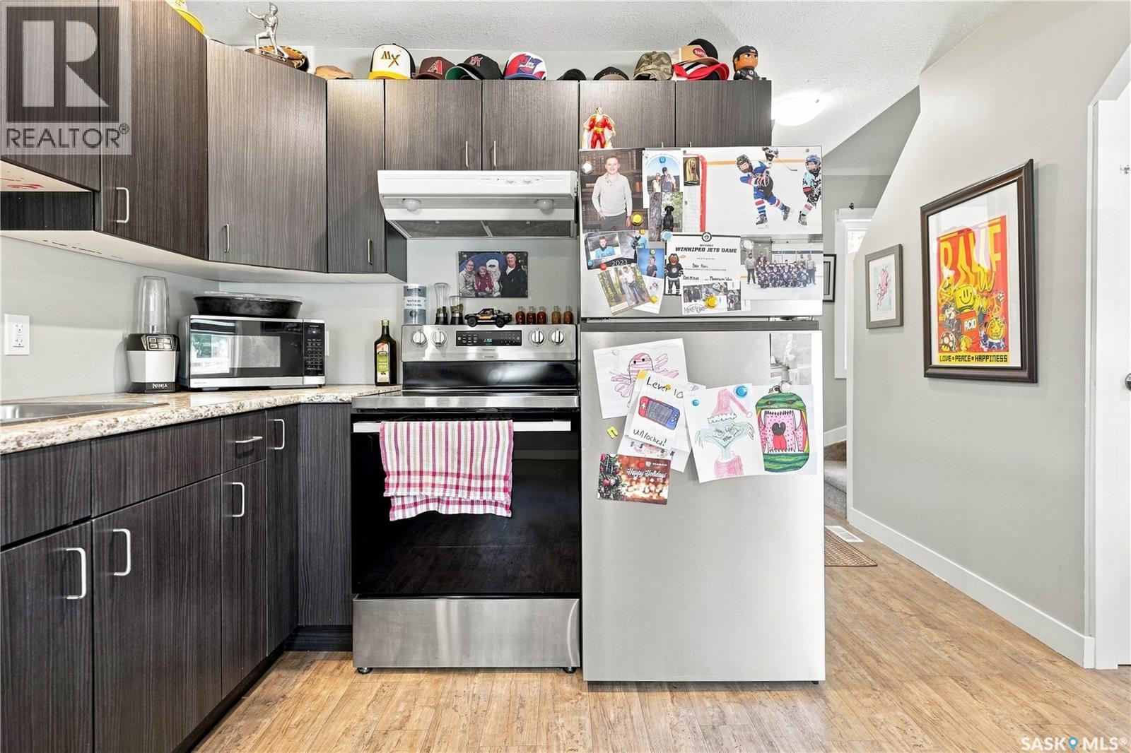 145 Lillooet Street E, Moose Jaw, SK - Indoor Photo Showing Kitchen