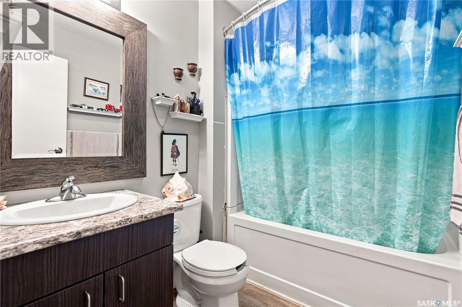 145 Lillooet Street E, Moose Jaw, SK - Indoor Photo Showing Bathroom