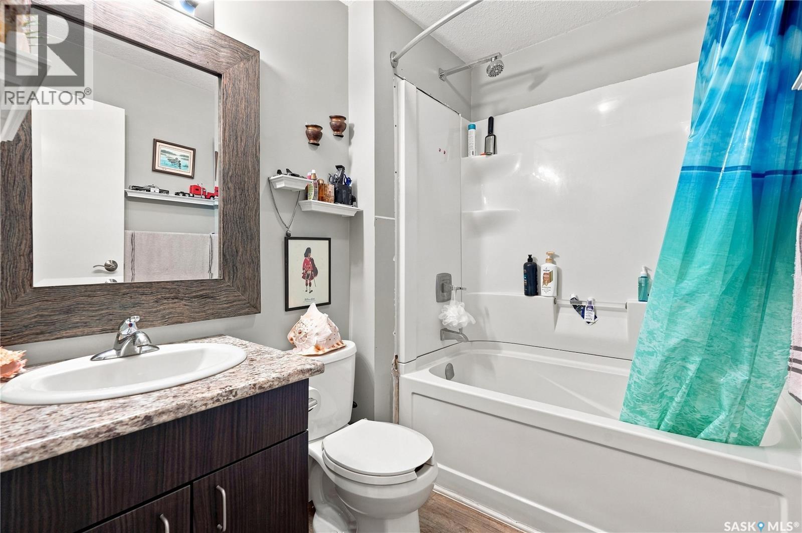145 Lillooet Street E, Moose Jaw, SK - Indoor Photo Showing Bathroom