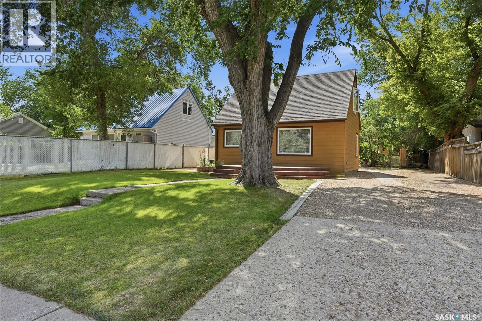 145 Lillooet Street E, Moose Jaw, SK - Outdoor