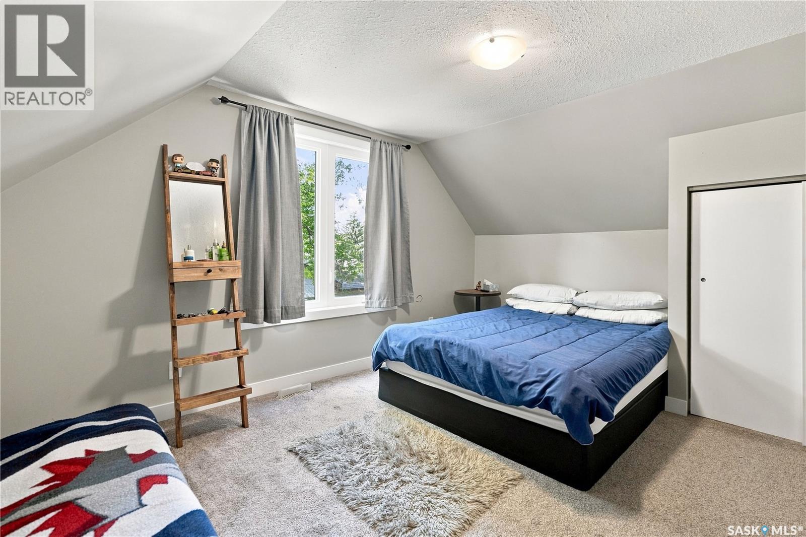 145 Lillooet Street E, Moose Jaw, SK - Indoor Photo Showing Bedroom