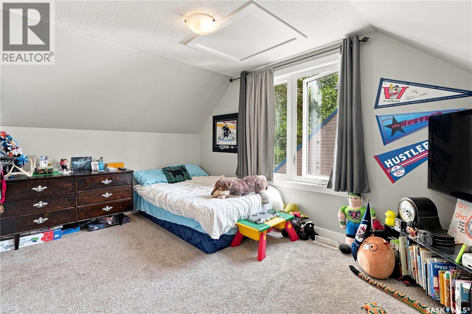 145 Lillooet Street E, Moose Jaw, SK - Indoor Photo Showing Bedroom