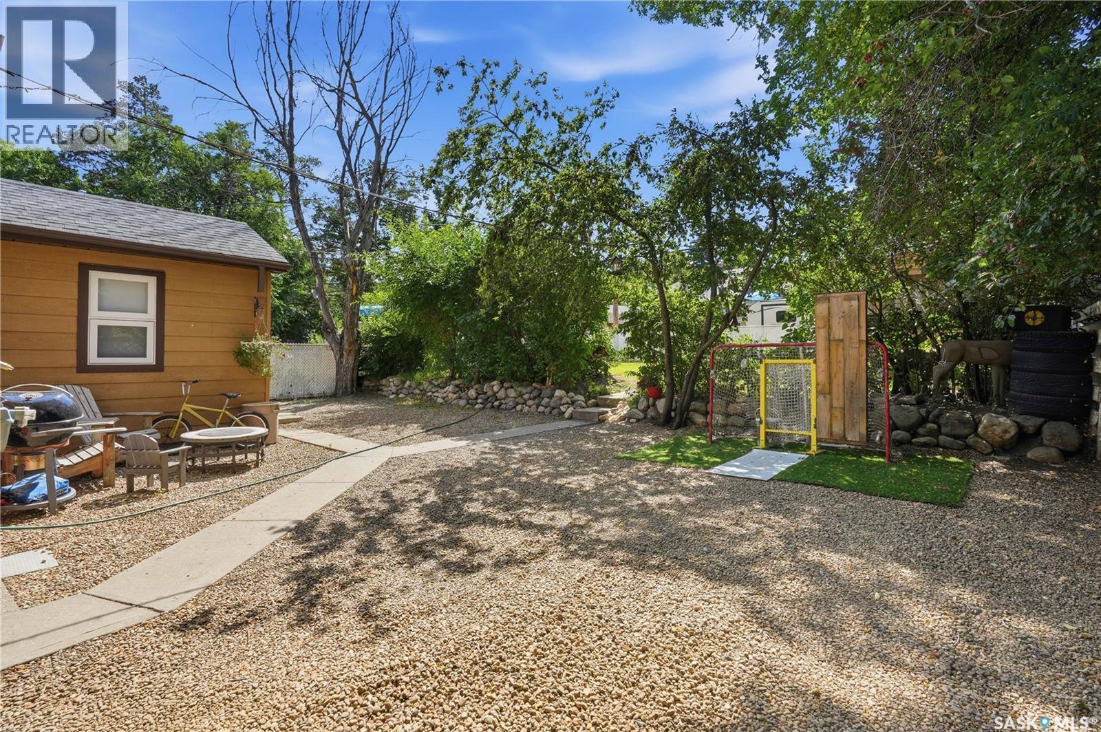 145 Lillooet Street E, Moose Jaw, SK - Outdoor