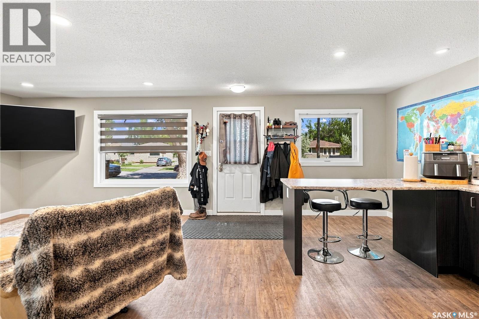 145 Lillooet Street E, Moose Jaw, SK - Indoor