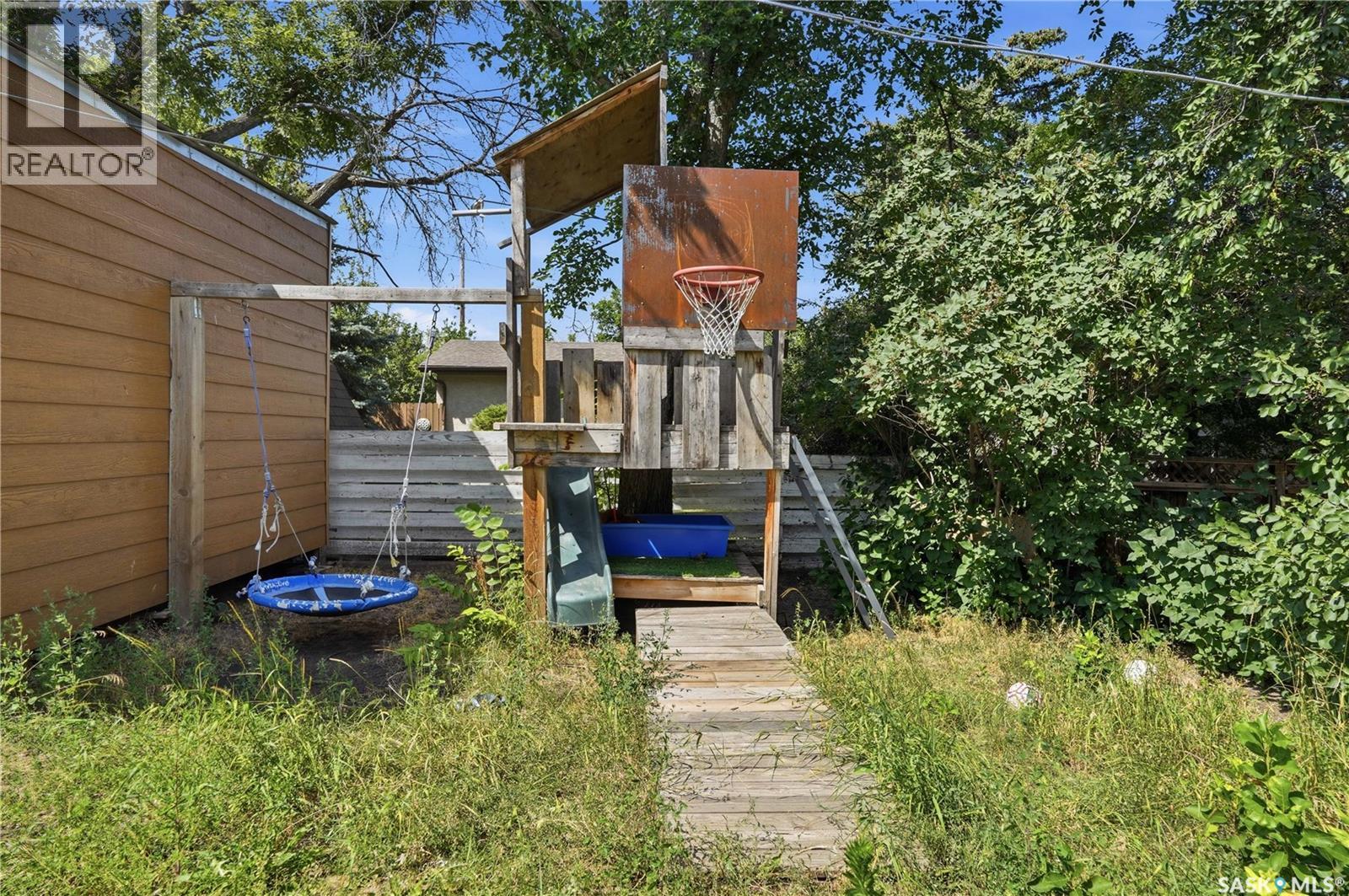 145 Lillooet Street E, Moose Jaw, SK - Outdoor