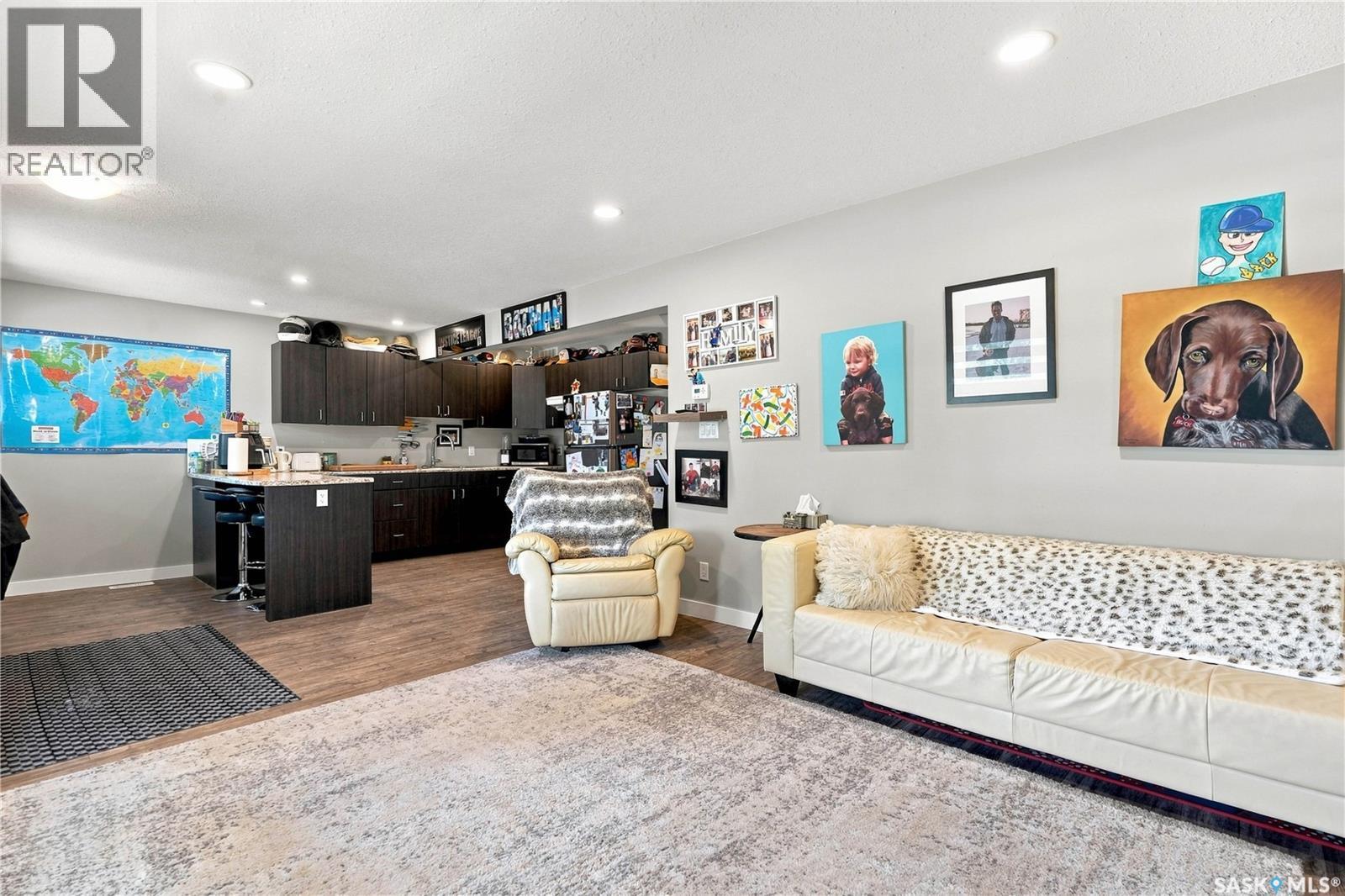 145 Lillooet Street E, Moose Jaw, SK - Indoor Photo Showing Living Room