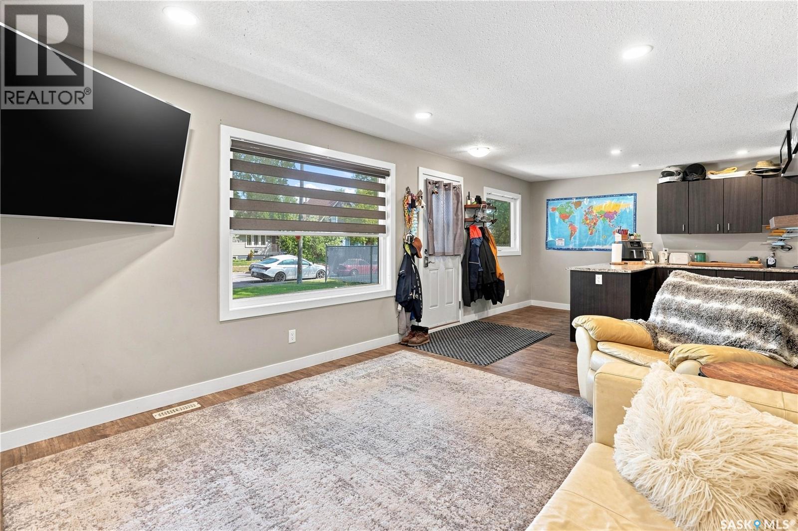 145 Lillooet Street E, Moose Jaw, SK - Indoor
