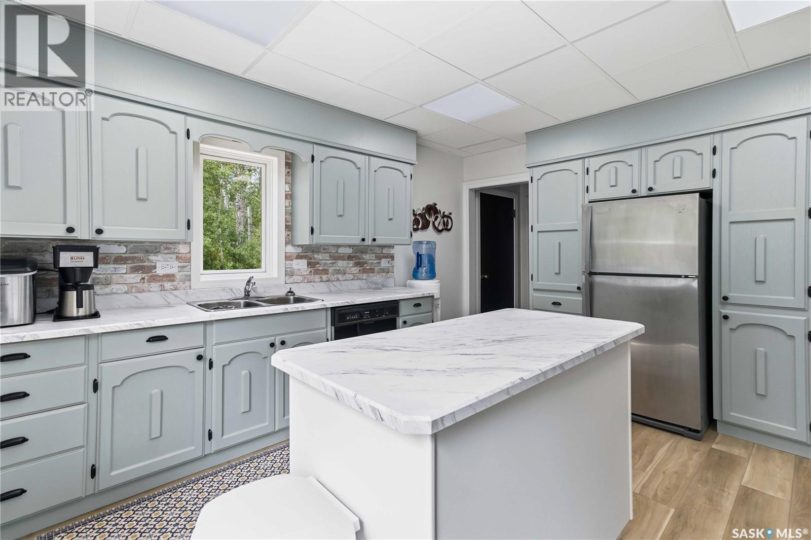 501 Coner Heights, Barrier Lake, SK - Indoor Photo Showing Kitchen With Double Sink