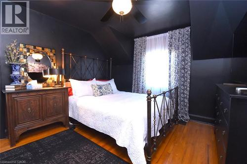 139 Garside Avenue S, Hamilton, ON - Indoor Photo Showing Bedroom