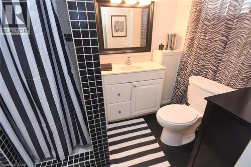 139 Garside Avenue S, Hamilton, ON - Indoor Photo Showing Bathroom