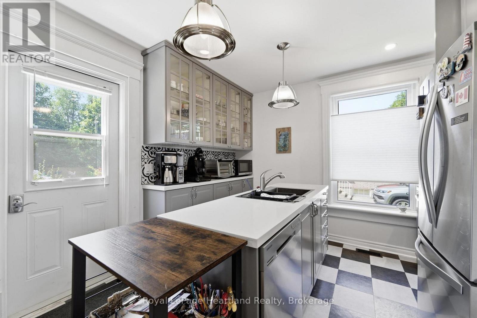 122 Nelson Street E, Goderich (Goderich (Town)), ON - Indoor Photo Showing Kitchen