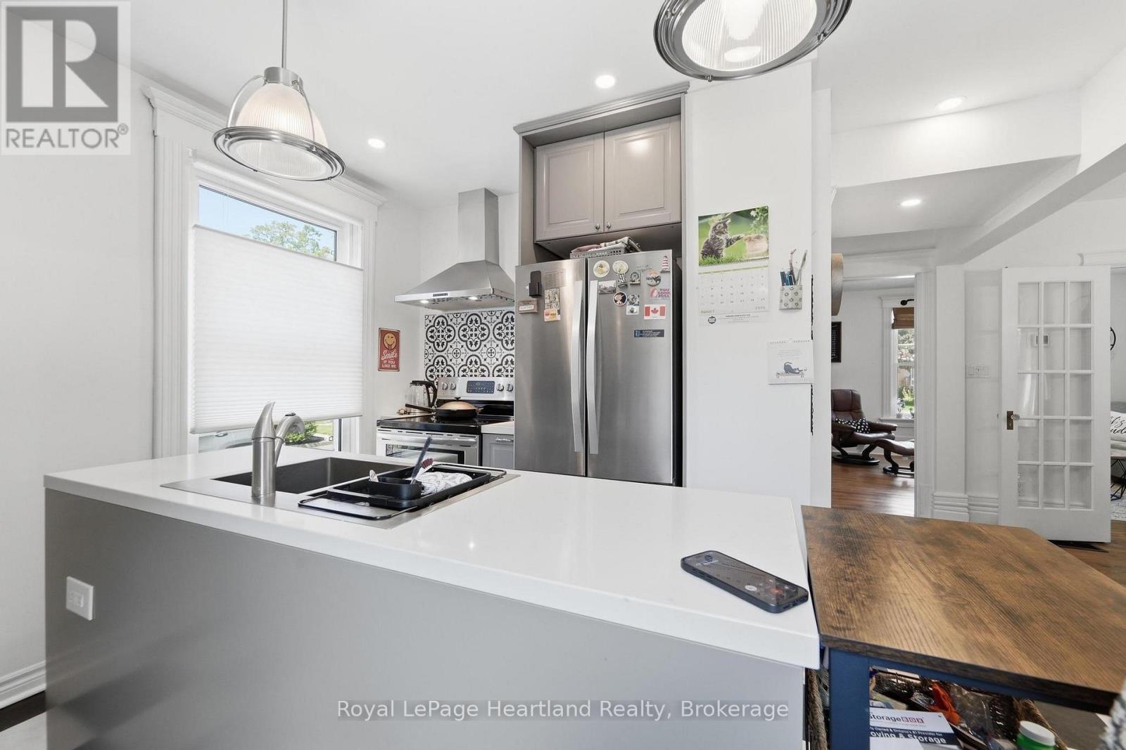 122 Nelson Street E, Goderich (Goderich (Town)), ON - Indoor Photo Showing Kitchen With Double Sink With Upgraded Kitchen