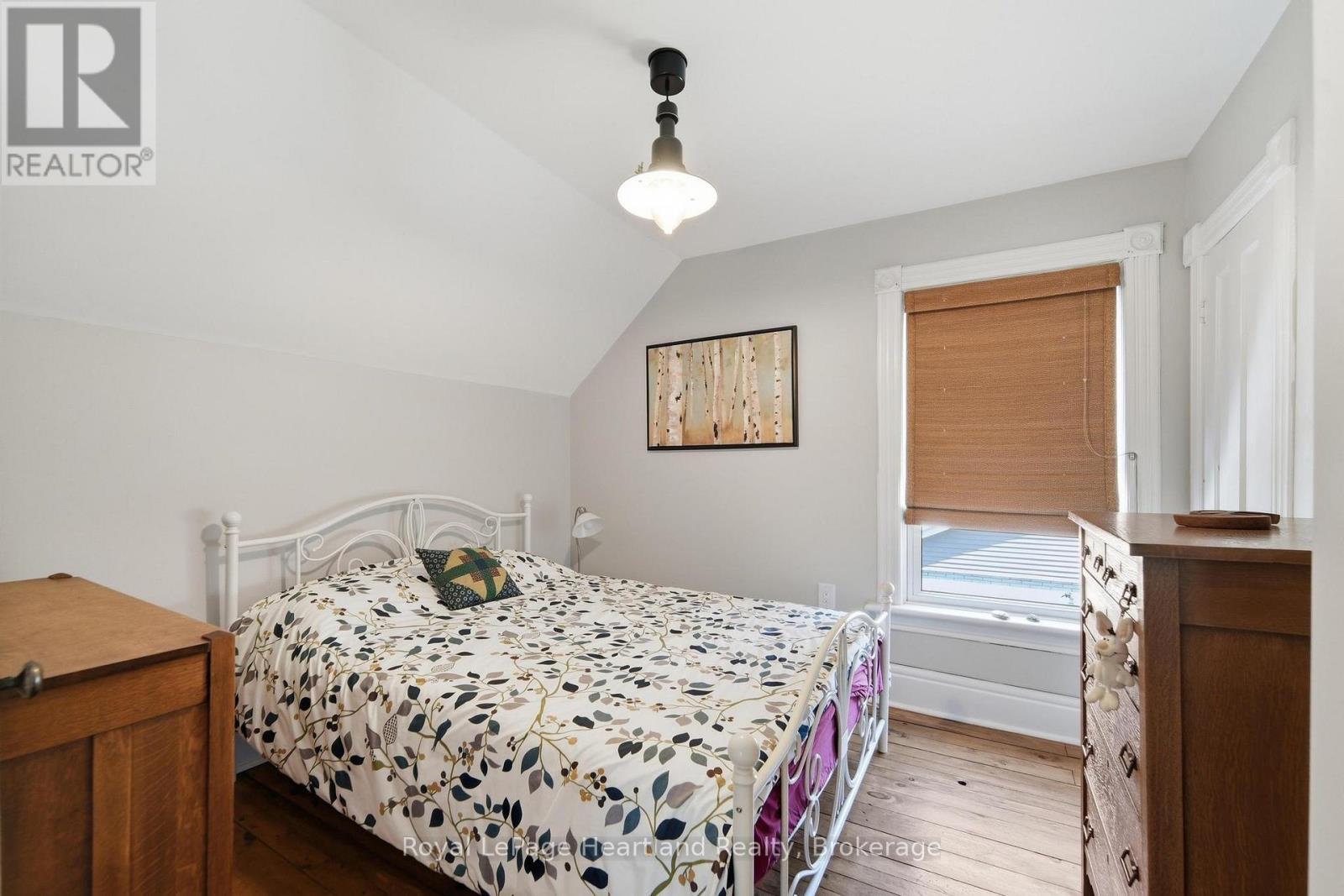 122 Nelson Street E, Goderich (Goderich (Town)), ON - Indoor Photo Showing Bedroom