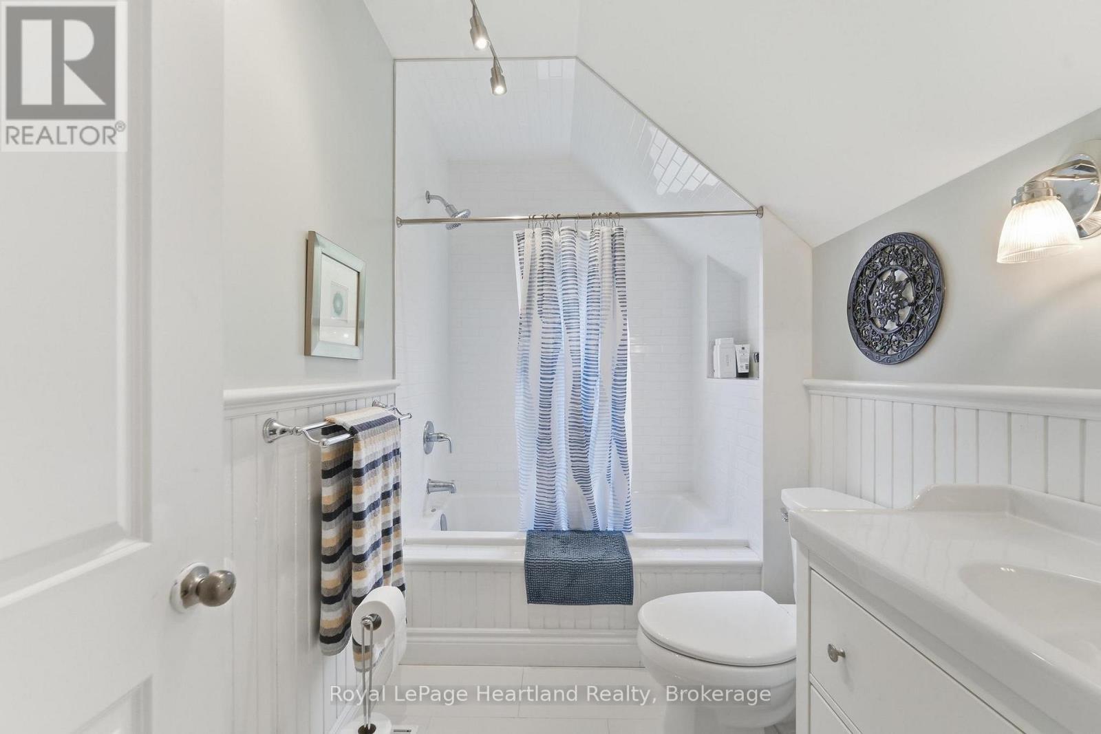 122 Nelson Street E, Goderich (Goderich (Town)), ON - Indoor Photo Showing Bathroom