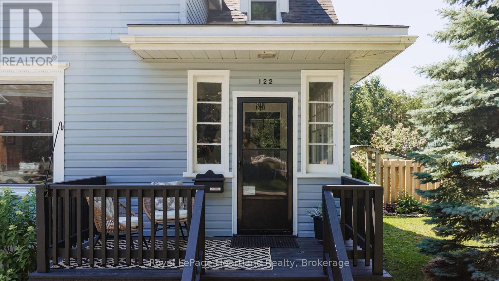 122 Nelson Street E, Goderich (Goderich (Town)), ON - Outdoor With Exterior