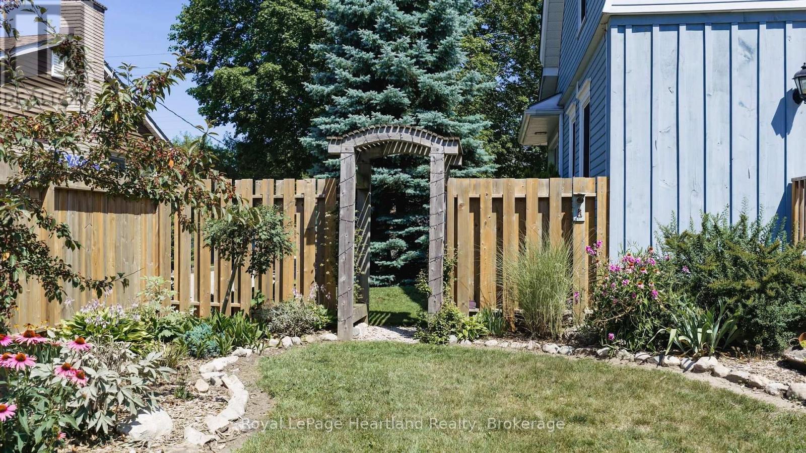 122 Nelson Street E, Goderich (Goderich (Town)), ON - Outdoor