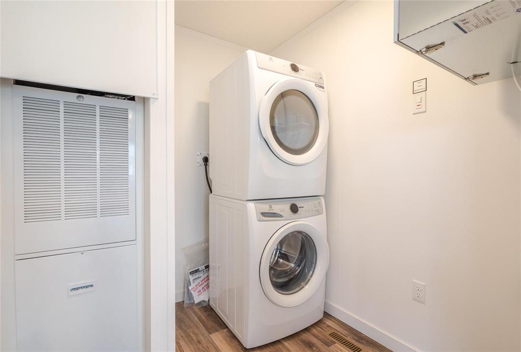 136 Prairie Oak Drive, Mitchell, MB - Indoor Photo Showing Laundry Room
