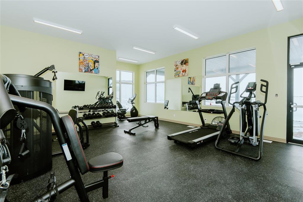136 Prairie Oak Drive, Mitchell, MB - Indoor Photo Showing Gym Room