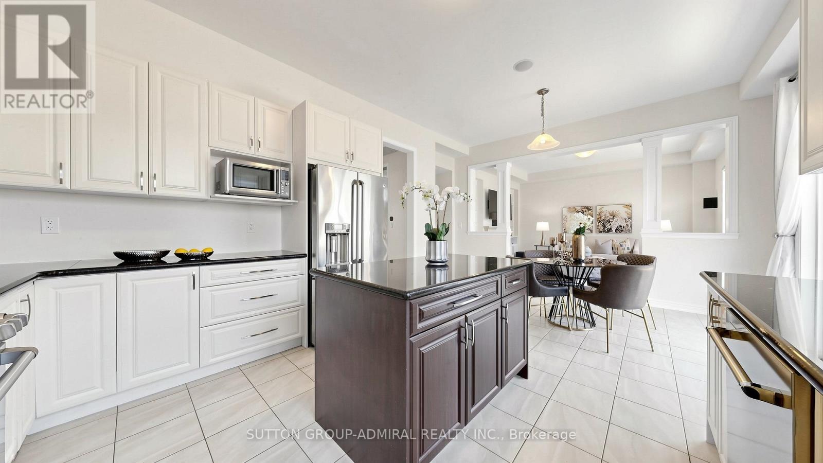 284 East'S Corners Boulevard, Vaughan, ON - Indoor Photo Showing Kitchen With Upgraded Kitchen