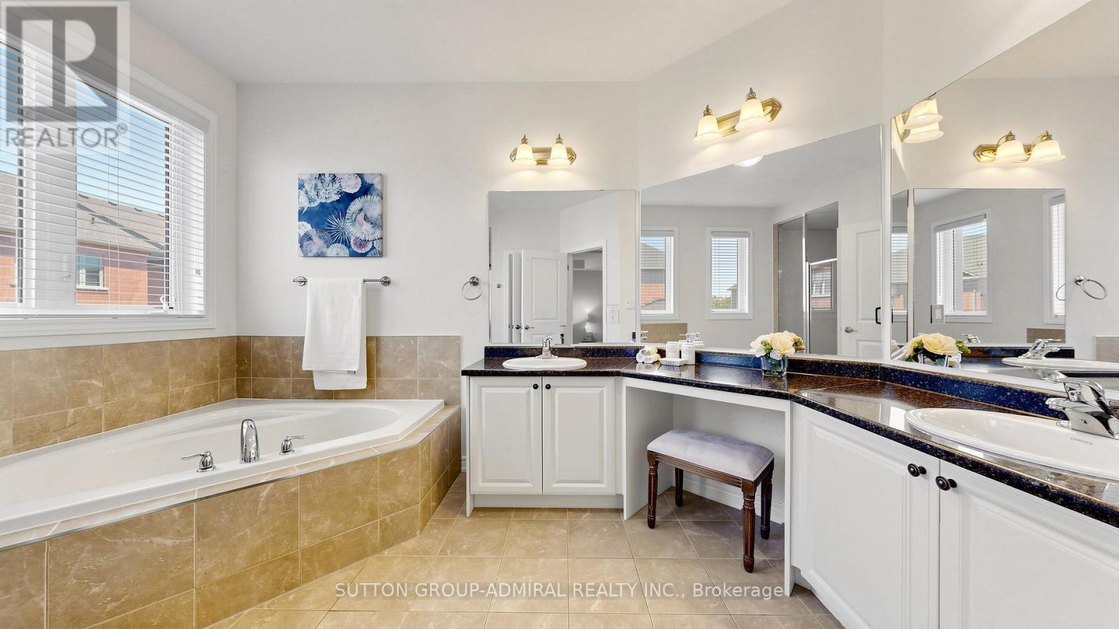 284 East'S Corners Boulevard, Vaughan, ON - Indoor Photo Showing Bathroom
