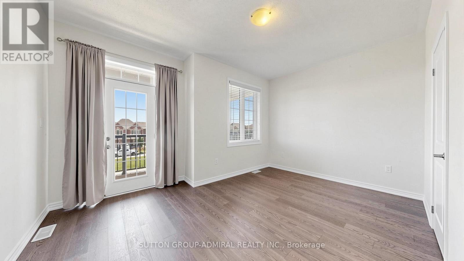 284 East'S Corners Boulevard, Vaughan, ON - Indoor Photo Showing Other Room