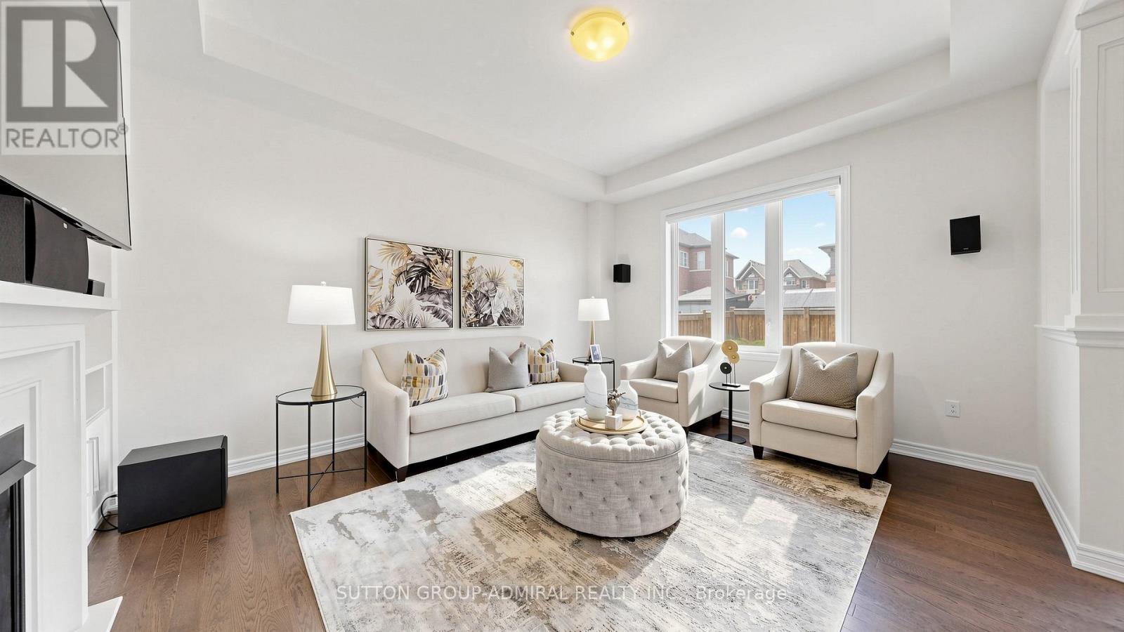 284 East'S Corners Boulevard, Vaughan, ON - Indoor Photo Showing Living Room With Fireplace
