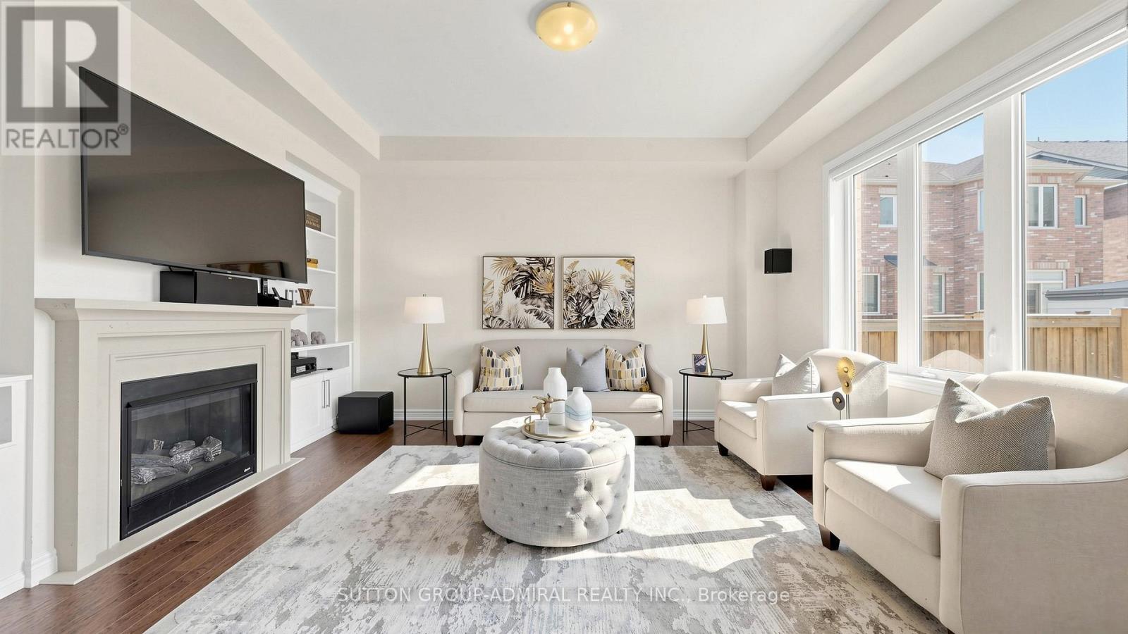 284 East'S Corners Boulevard, Vaughan, ON - Indoor Photo Showing Living Room With Fireplace