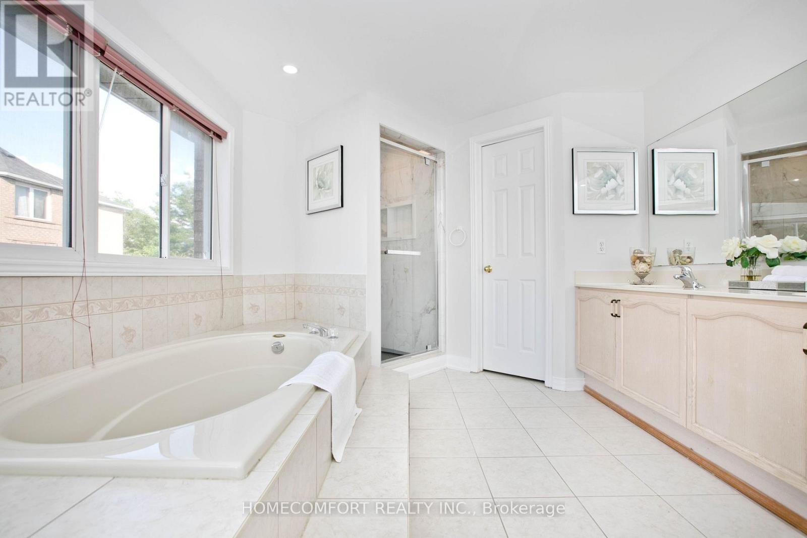 5813 Fieldon Road, Mississauga, ON - Indoor Photo Showing Bathroom