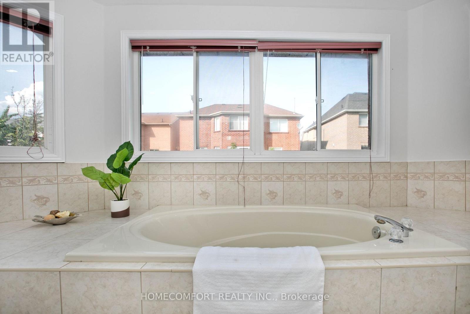 5813 Fieldon Road, Mississauga, ON - Indoor Photo Showing Bathroom