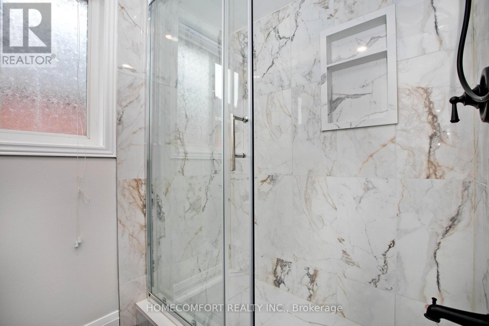 5813 Fieldon Road, Mississauga, ON - Indoor Photo Showing Bathroom