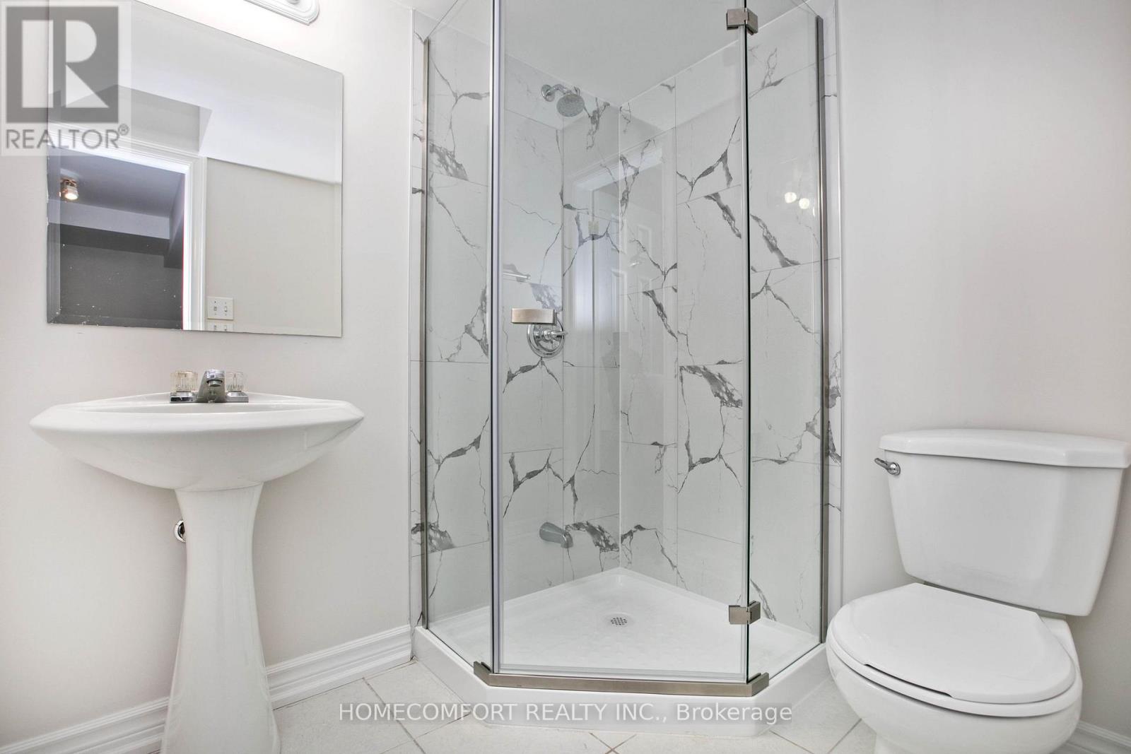 5813 Fieldon Road, Mississauga, ON - Indoor Photo Showing Bathroom