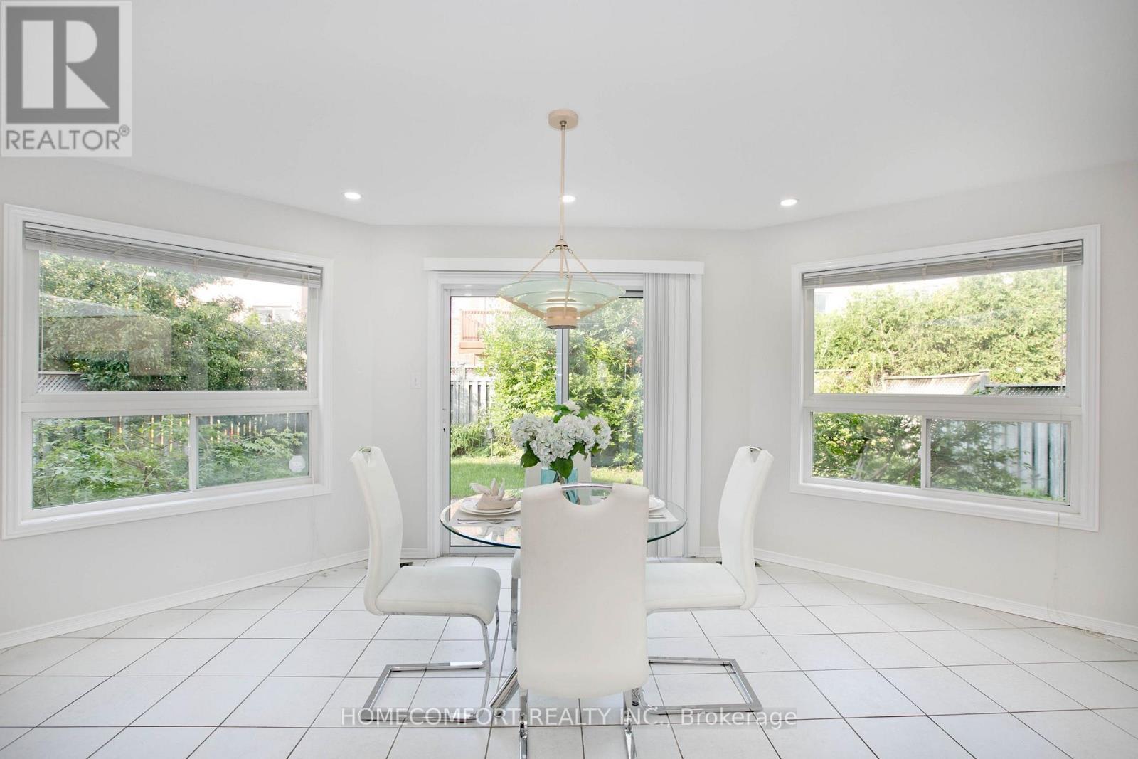 5813 Fieldon Road, Mississauga, ON - Indoor Photo Showing Dining Room