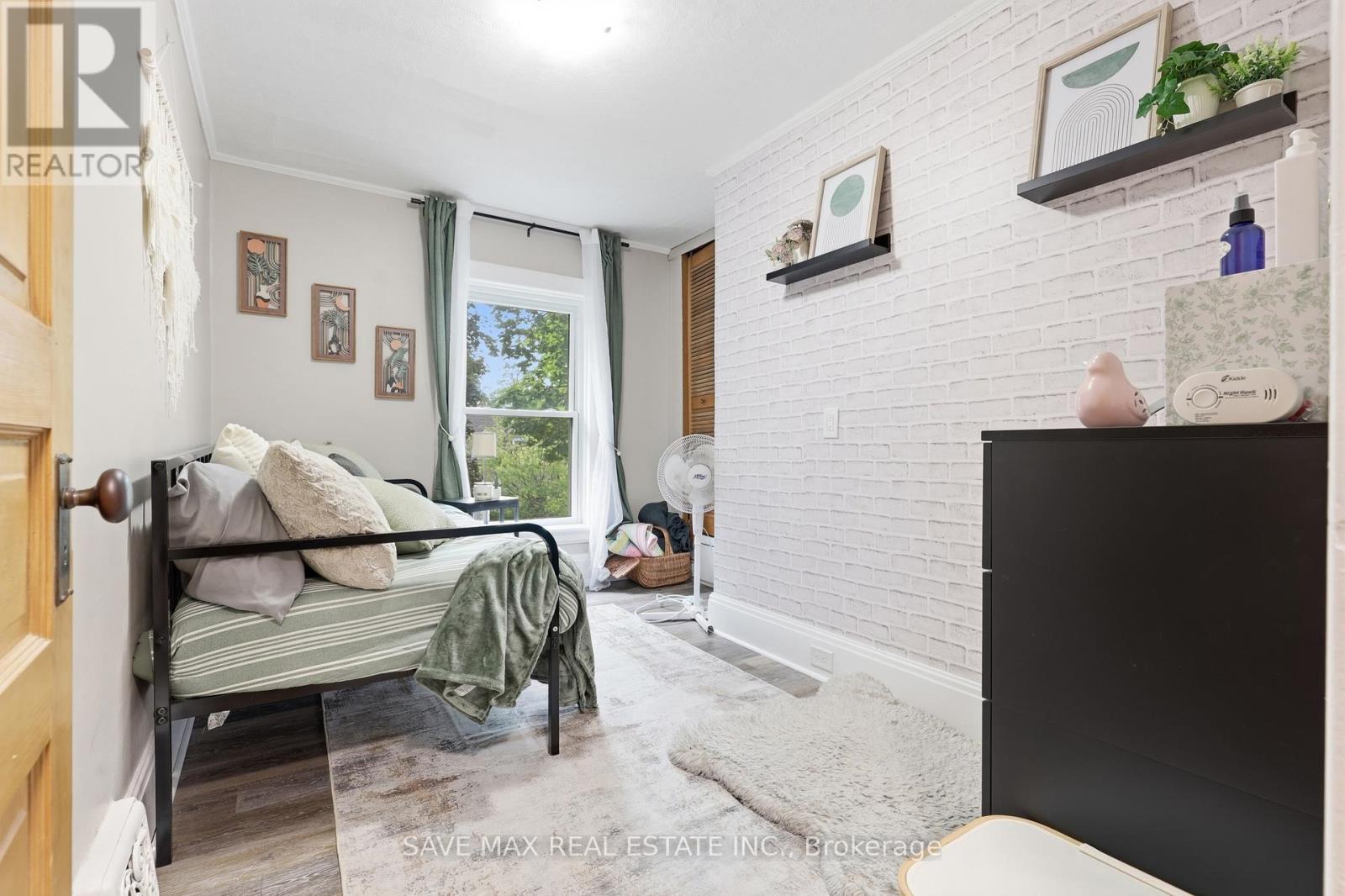 347 Dover Street S, Cambridge, ON - Indoor Photo Showing Bedroom