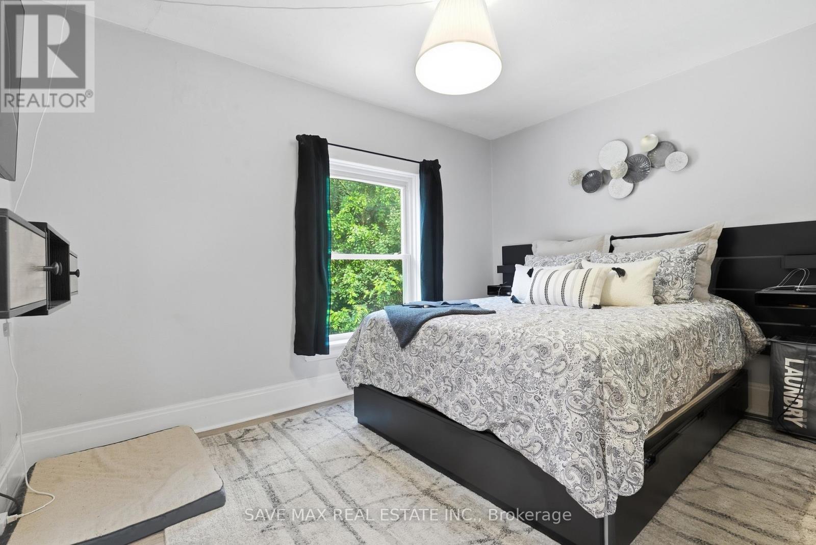 347 Dover Street S, Cambridge, ON - Indoor Photo Showing Bedroom