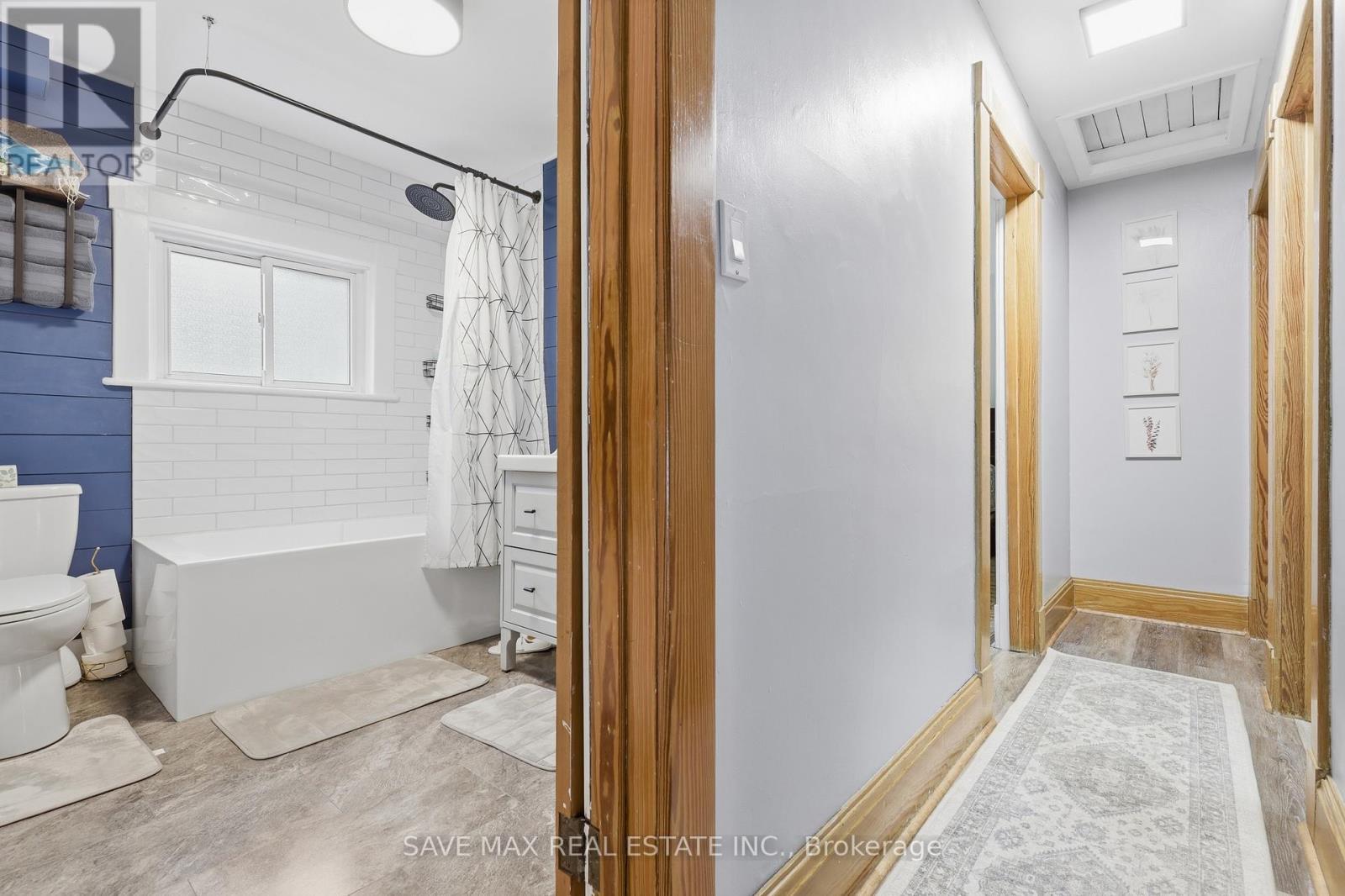 347 Dover Street S, Cambridge, ON - Indoor Photo Showing Bathroom