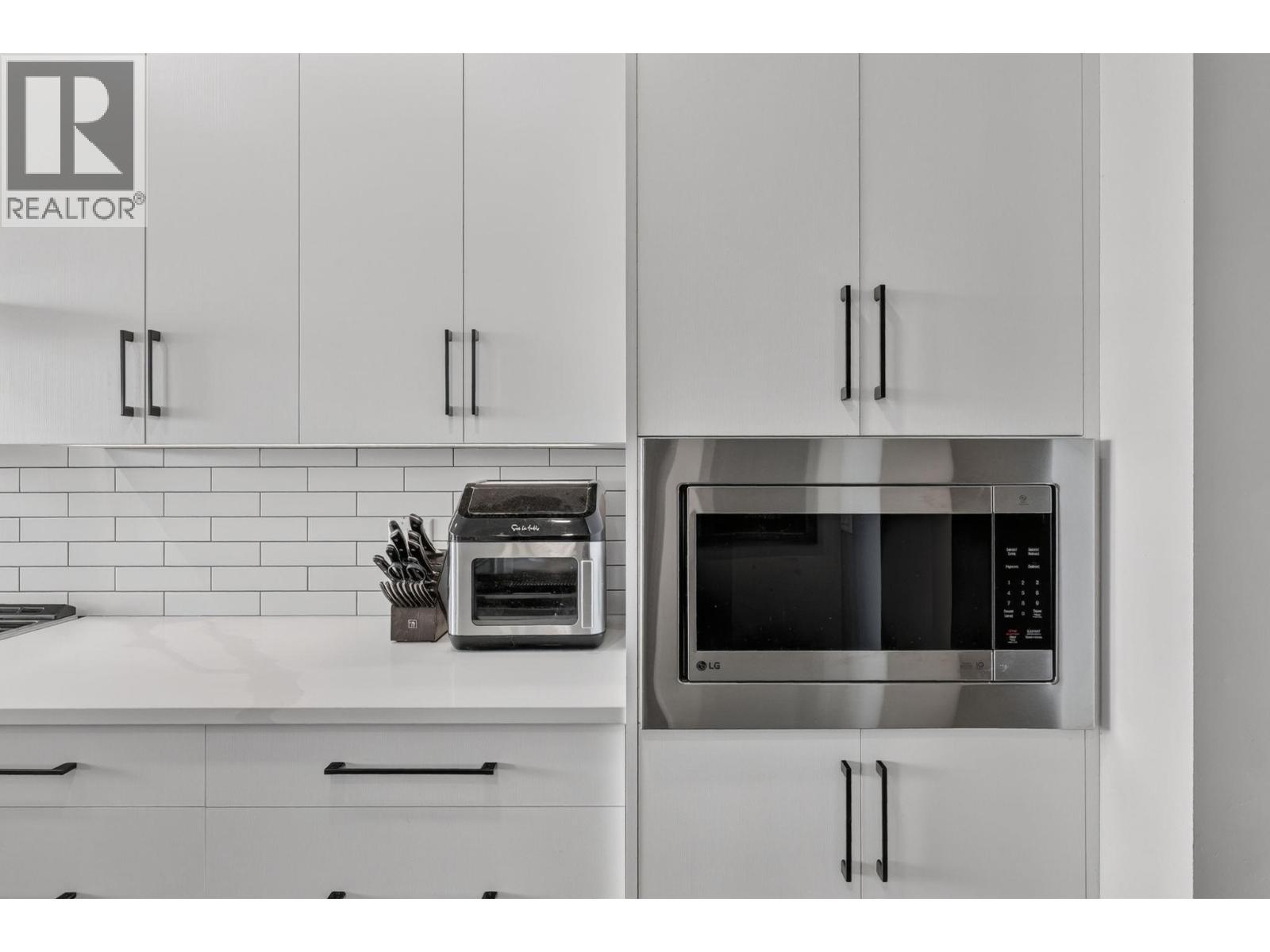 2359 Hawks Boulevard, West Kelowna, BC - Indoor Photo Showing Kitchen With Upgraded Kitchen