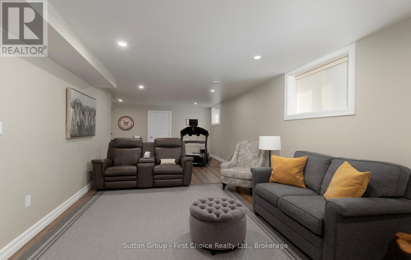 247 Sunset Drive, West Perth (Mitchell), ON - Indoor Photo Showing Living Room